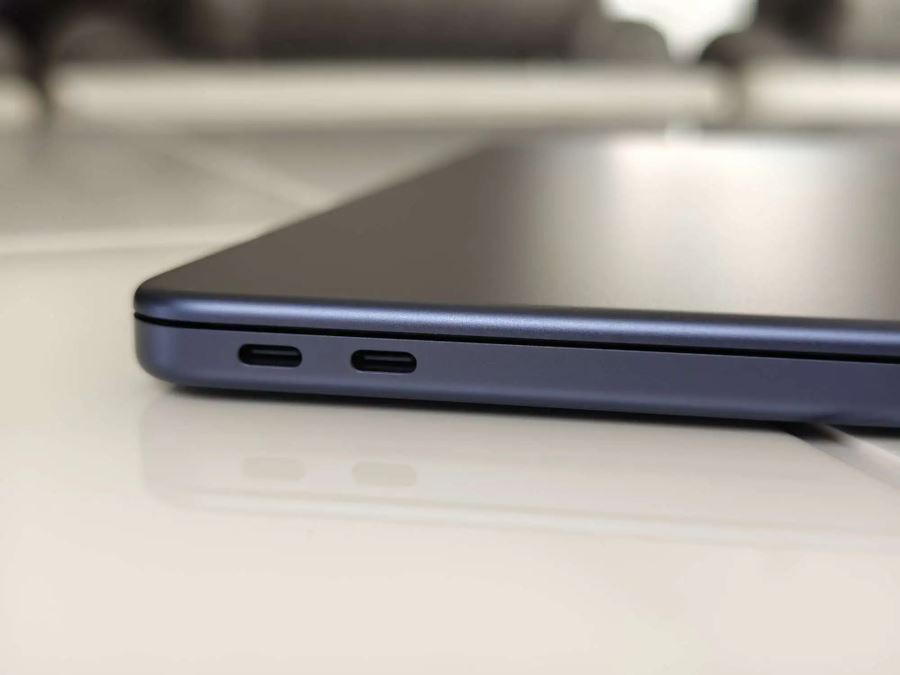 MacBook Neo port USB C