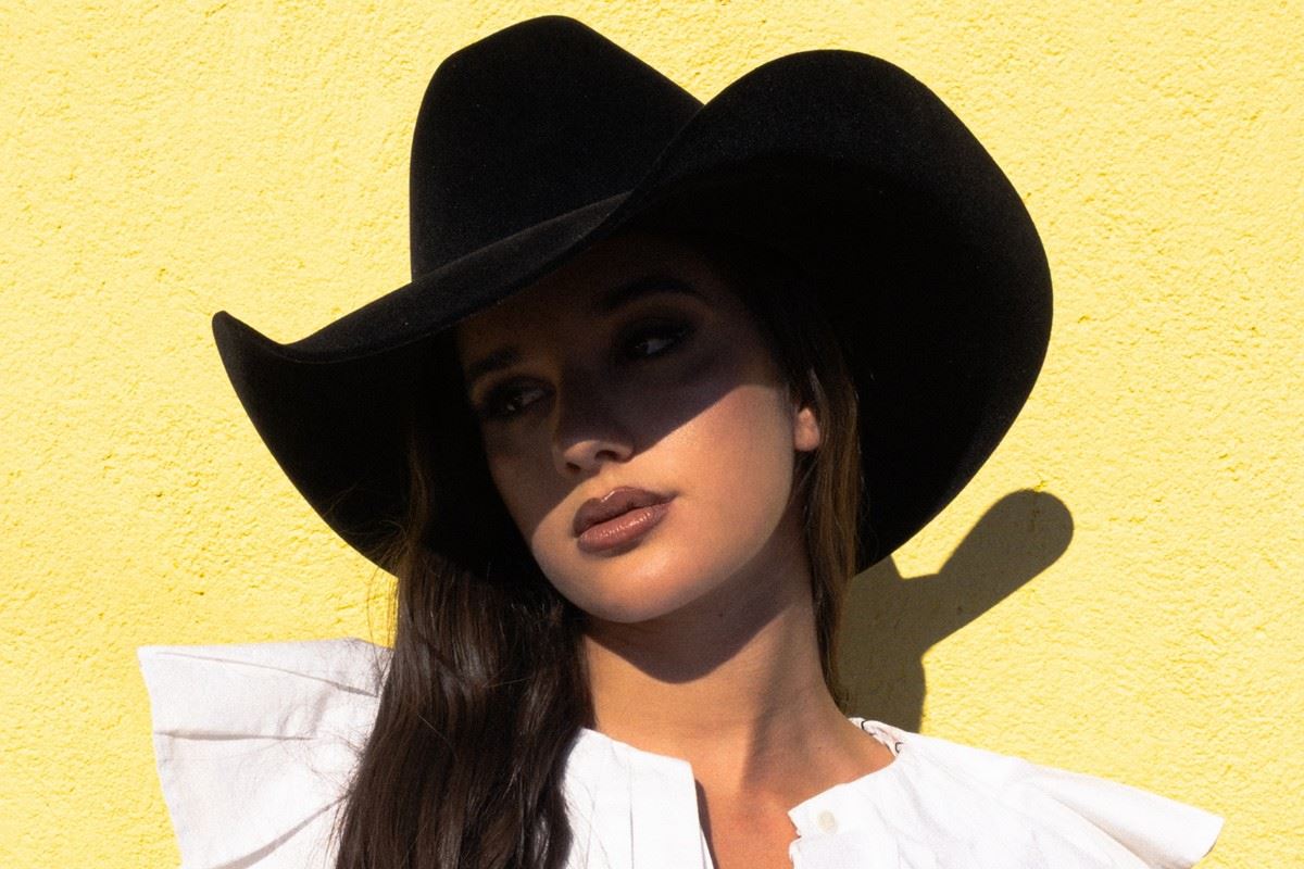 Bianca Costa en showcase et dédicace à la Fnac Bordeaux !