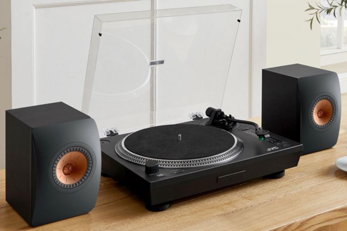 Enceintes amplifiées et platine vinyle visuel