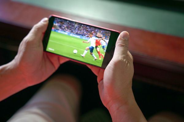 foot sur smartphone