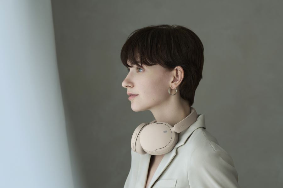 WH-CH730N_Beige_Around-the-neck