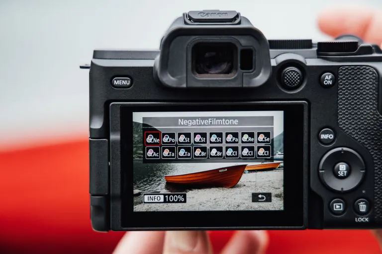 Canon EOS R6 Mark II 3