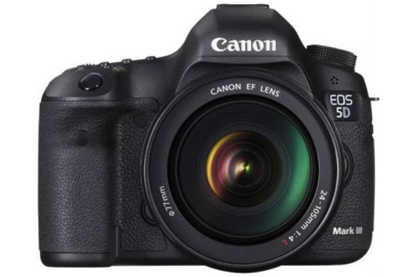 Le Canon EOS 5D mk III de face