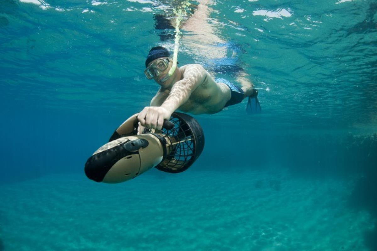 Scooter sous-marin, et la randonnée aquatique devient un jeu d'enfant