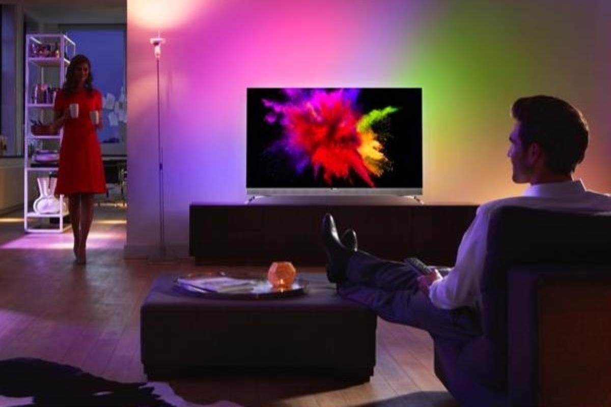 Philips surprend avec un téléviseur OLED, Ultra HD ET Ambilight !