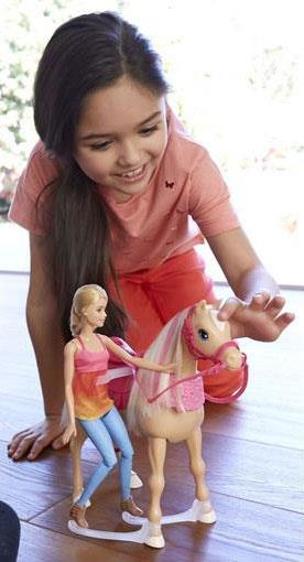 Poupee-Barbie-et-son-cheval