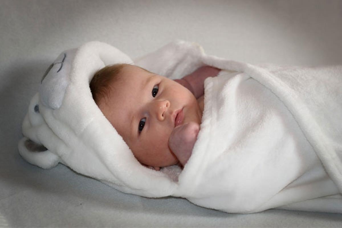 Bébé beau gosse : 5 indispensables pour les petits narcisses