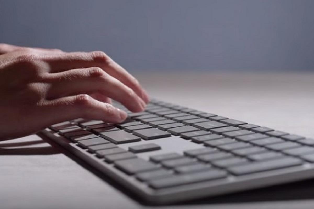 Microsoft Modern Keyboard, le clavier haut de gamme avec lecteur d'empreinte