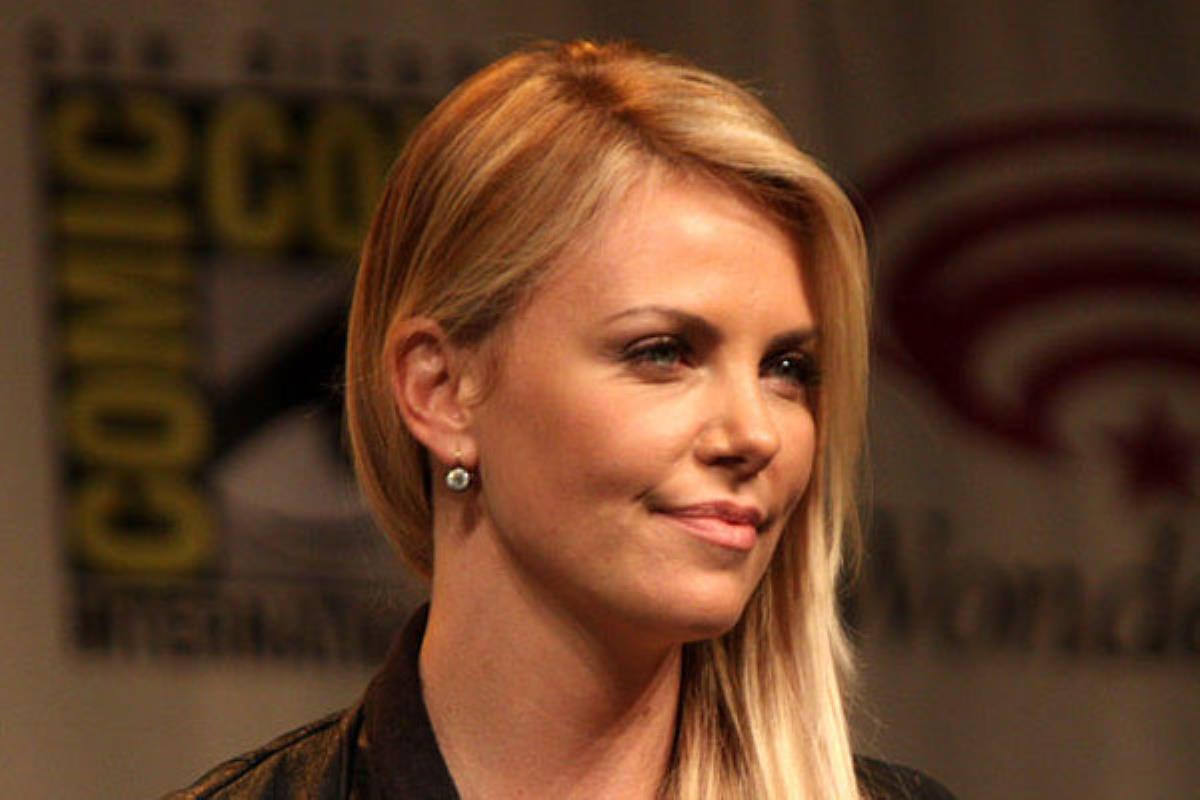 Charlize Theron, blonde atomique