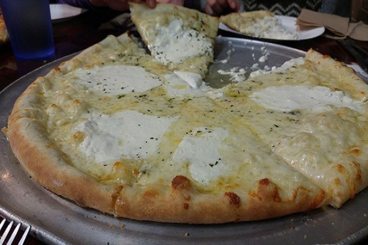 Recette pour étudiant fauché : la pizza blanche champignon et pesto