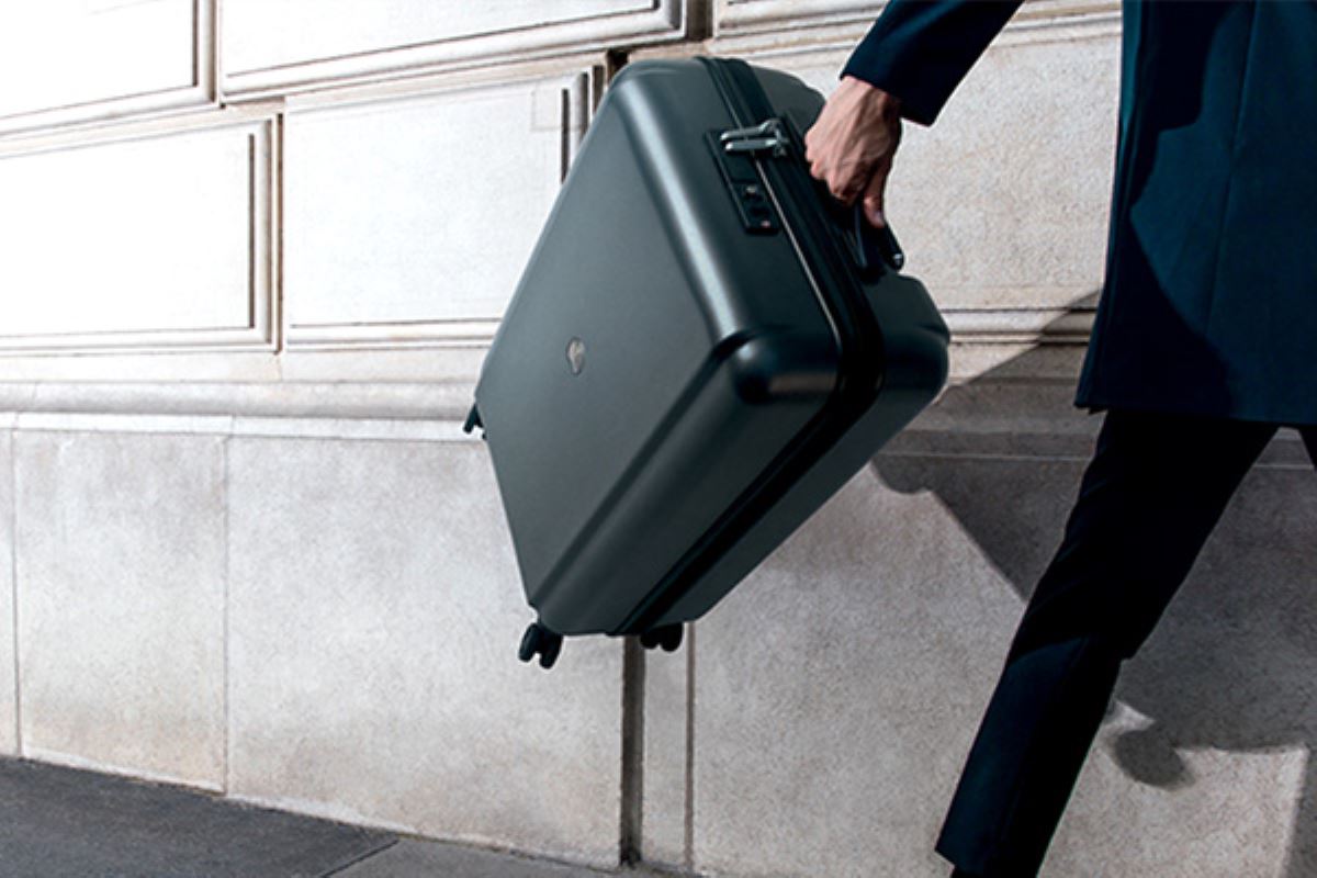 DELSEY Pluggage : la valise connectée pour voyager en toute tranquillité