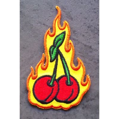 patch cerise rockabilly fond a flammes ecusson pin up punk
