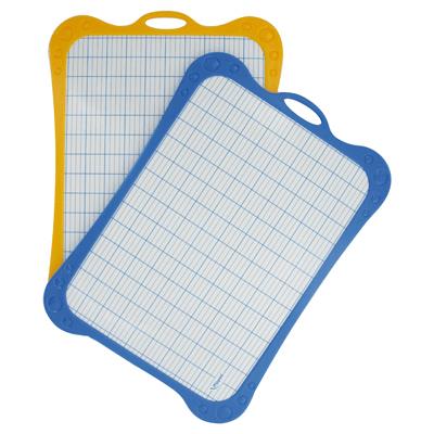 Ardoise blanche Maped avec 1 porte accessoires + 1 brosse + 1 feutre bleu