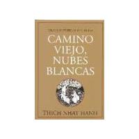 Camino viejo nubes blancas