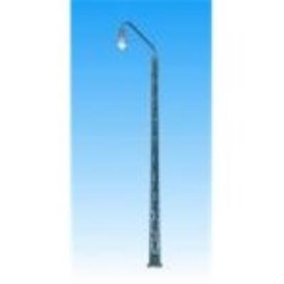Lampadaire à mât en treillis avec bras