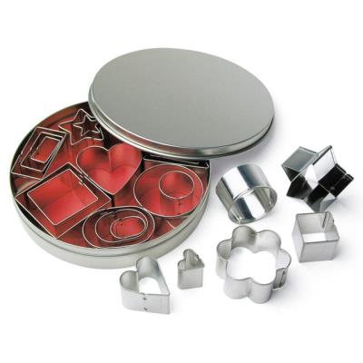 24 emporte-pièces en métal - 2 à 4 cm