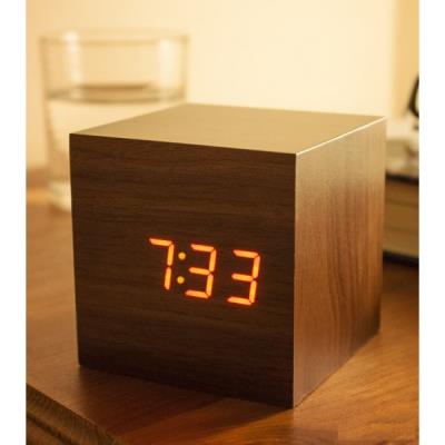 Horloge/réveil cube led click clock