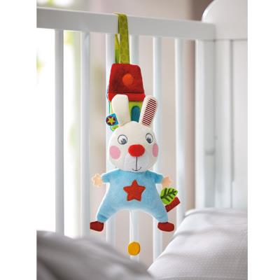Hochet à suspendre lapin flip haba