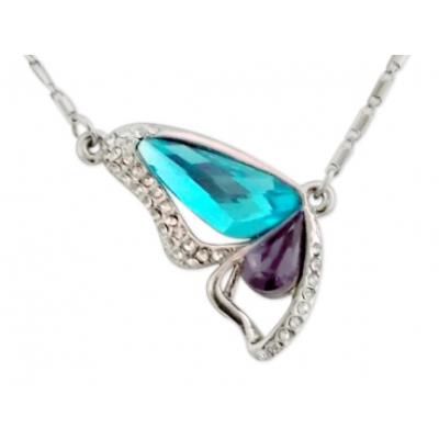 Collier papillon orné de strass et de faux cristaux turquoise et mauv bijou fantaisie pas cher pendentif