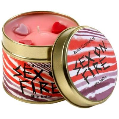 Bomb Cosmetics Bougie parfumée Boîte métal Sex On Fire