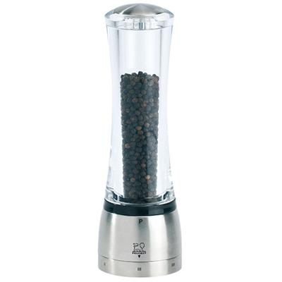 The Peugeot Daman pepper mill perfectly combines usefulness and beauty. This manual pepper mill, 21 cm tall, is fitted with a reservoir with a magnetic cover to make filling easier. Daman