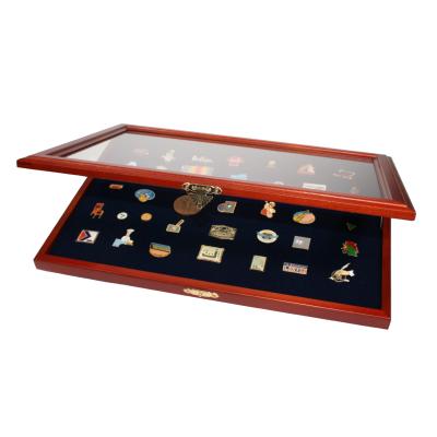 Vitrine en bois pour 80 pin's