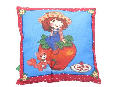 coussin charlotte aux fraises et son chat