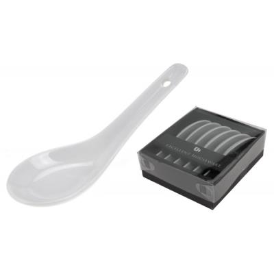 Cuillere a riz porcelaine pour mise en bouche.