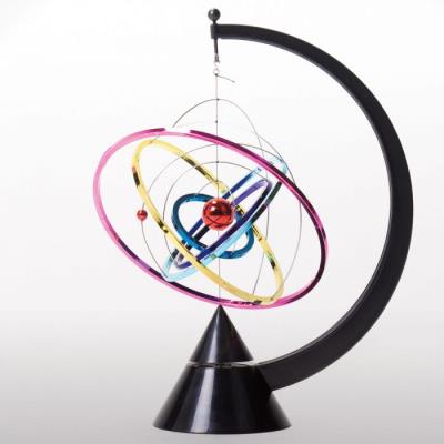 Mobile cinétique orbite multicolore