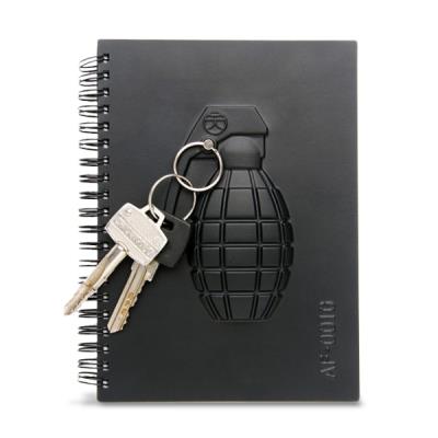 Carnet de notes grenade en relief sur sa couverture