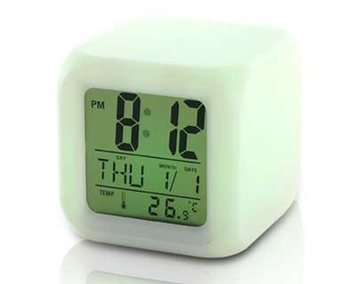 Réveil Cube Lumineux LED 4 Couleurs HeureDate Réveil Cube Lumineux LED 4 Couleurs HeureDate