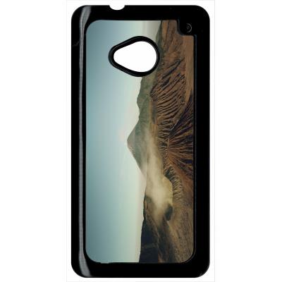 Coque HTC m7 montagne avec volcans desert