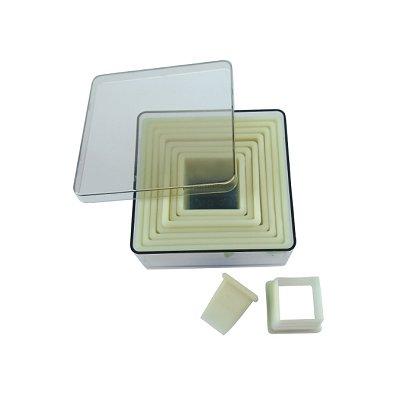 Boite de 9 emporte-pièces carrés unis, plastiques