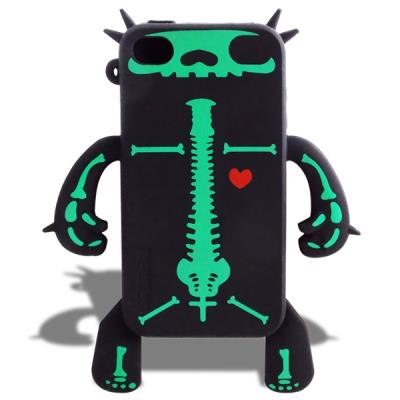 Coque iphone 4 insolite avec des bras squelette