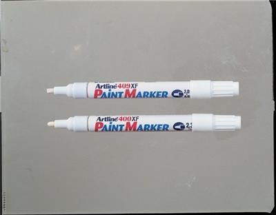 Marqueur pointe moyenne 2,3mm Artline 400XF blanc