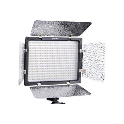 Yong Nuo YN-300 - licht op camera