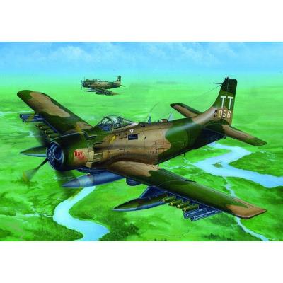 Maquette avion : douglas a-1j ad-7 'skyraider' usaf 1969 trumpeter