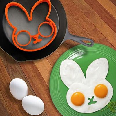 Moule pour ?uf sur plat en forme de lapin