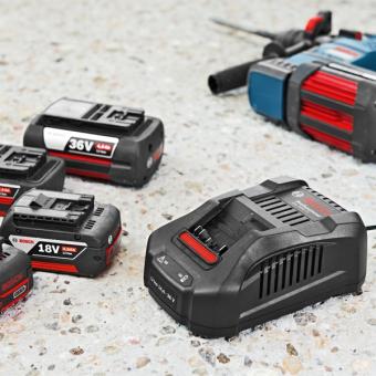 Chargeur Bosch PRO Set de base : GAL 1880 CV + 2 batteries GBA 18 V 5,0 Ah M-C Professional 1600A00B8J