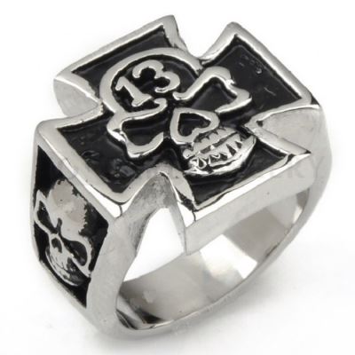 bague croix de malte et crane incrusté 13 13us chevaliere homme