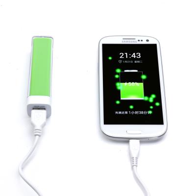 Batterie de secours Lipstick verte 2600 mAh