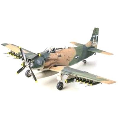 TAMIYA  - 61073 - A-1J SKYRAIDER 