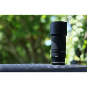 Objectif hybride Tamron 70-300mm f/4.5-6.3 Di III RXD noir pour