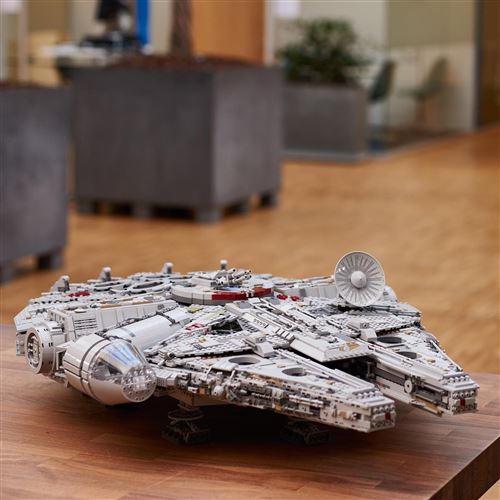 https://static.fnac-static.com/multimedia/Images/FR/MDM/17/51/58/5787927/1520-2/tsp20210518175623/LEGO-Star-Wars-75192-Millennium-Falcon-Faucon-Millenium.jpg