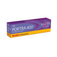 Ilford HP5 Plus 400 ISO 24 poses