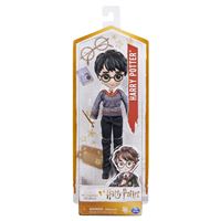 Harry Potter - Coffret Poupée 20 Cm + Accessoires - Harry Potter Articulé - Cape D'Invisibilité, 2 Tenues, Baguette, Hedwige, Balai Nimbus 2000 - Dès 6 Ans