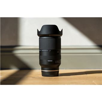 Objectif hybride Tamron 18-300mm f/3.5-6.3 Di III-A VC VXD Noir pour Fuji XF