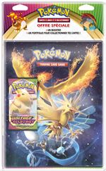 Pack cahier range cartes et Booster Epée et Bouclier 4 Pokémon Modèle aléatoire