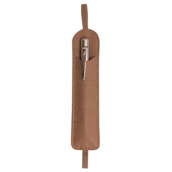 Porte-stylo avec elastique Kaa 3.5x15.5 cm. Matiere synthetique au toucher doux, tendance exotique avec ce fin grain. Il permet de fermer tout carnet ou agenda de format A5 ou + grand et d''ajouter un stylo la ou il n''y en a pas.