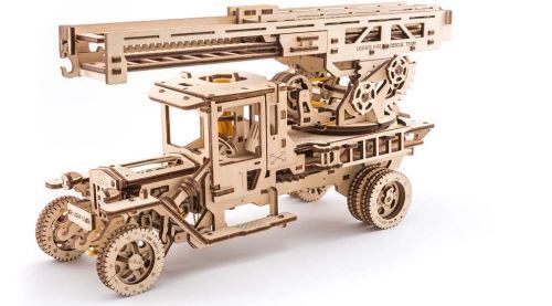 maquette mécanique ugears camion de pompier avec échelle